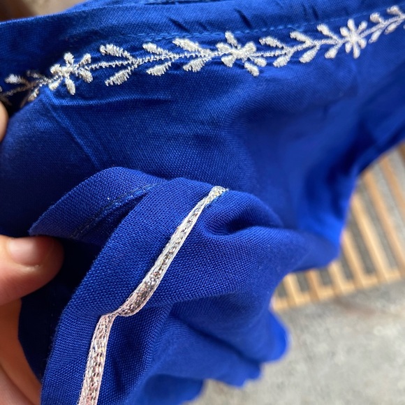 Floral Embroidered Kurta. - Picture 6 of 6